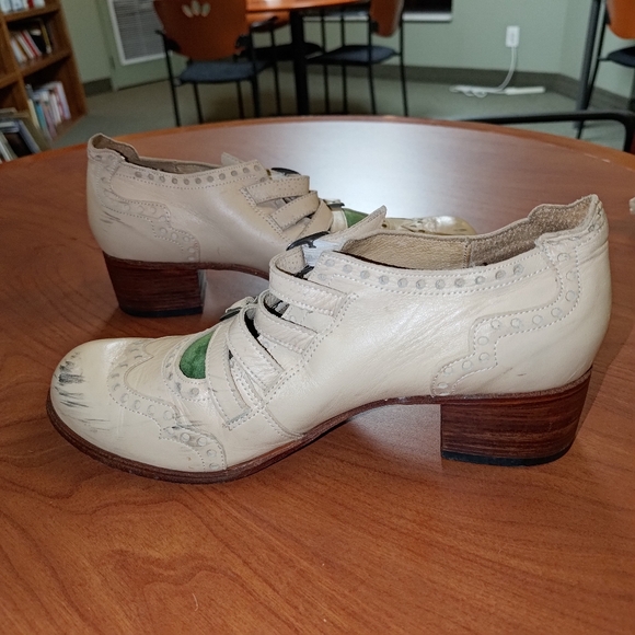 JOHN FLUEVOG Adrians : Alli 4-Buckle Mary Jane Brogue Wingtip Shoes US 7 Beige - Picture 9 of 16